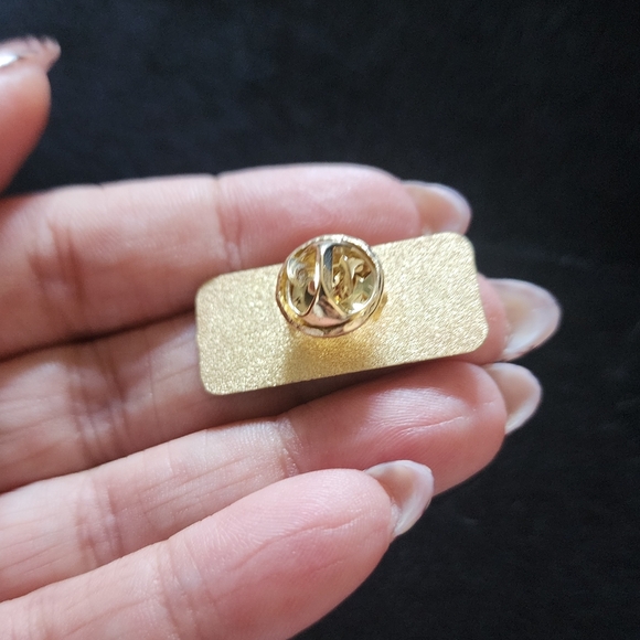 NEW‼️Purple Enamel Pin with Humorous Quote - Picture 4 of 4